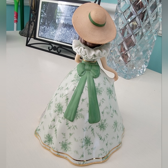 Bradford Scarlett O'Hara Figurine - Picture 8 of 9